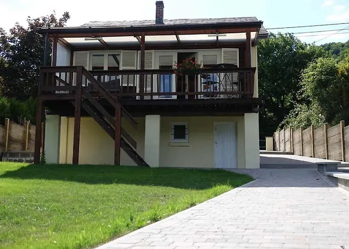 Le De Hermeton Holiday home Hastiere-par-dela